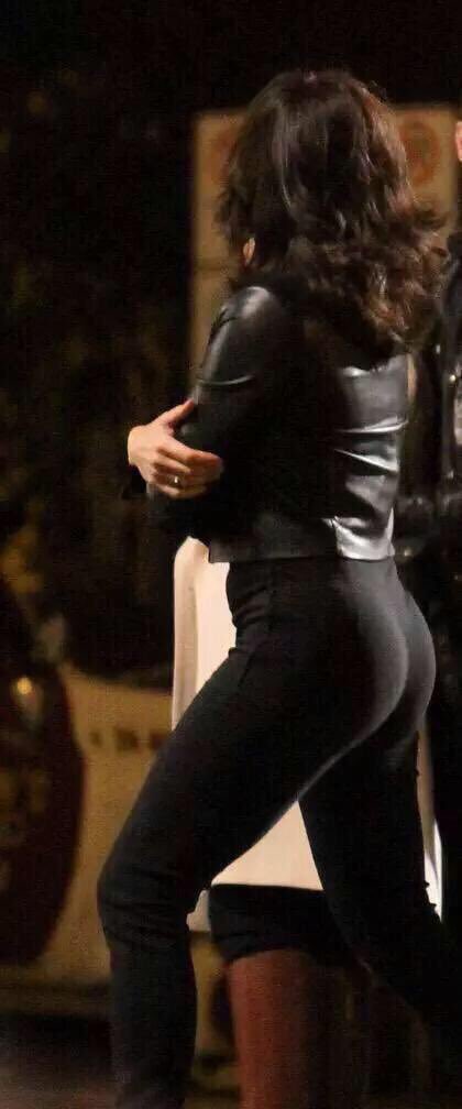 VillainousReign's tweet photo. [Lana's booty appreciation tweet]

#EvilCleavage + #EvilBooty = #EvilHeaven https://t.co/rezxzW8nER