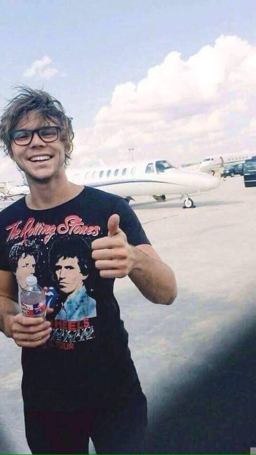 whenx5sos's tweet photo. when ashton used to wear glasses https://t.co/tH5gl4RAXD