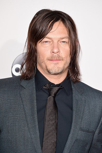 FansTWD3's tweet photo. Evento American Music Awards, 2015. @wwwbigbaldhead ♥ Precioso! https://t.co/IN96QpYjW5