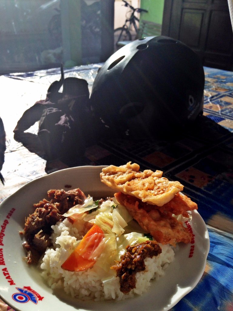 bike2breakfast's tweet photo. waaa enak-enaakk... 😉 RT @halloariari: bike2breakfast ayo lik https://t.co/WGup9ts9P7