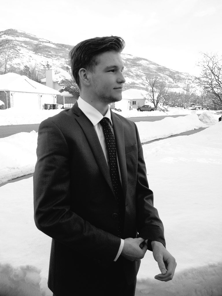 BCart171's tweet photo. Christmas suit ❄️ https://t.co/nIUrnG6wjZ