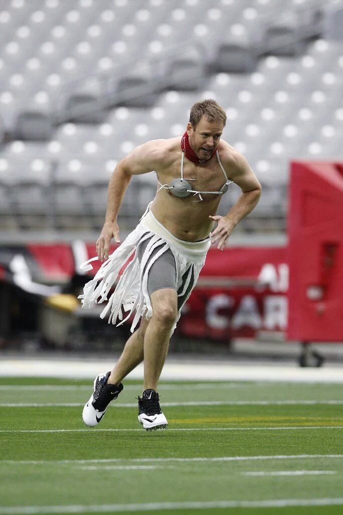 . get the win and a first round bye! Happy Birthday Carson Palmer! I loved the pregame outfit. 