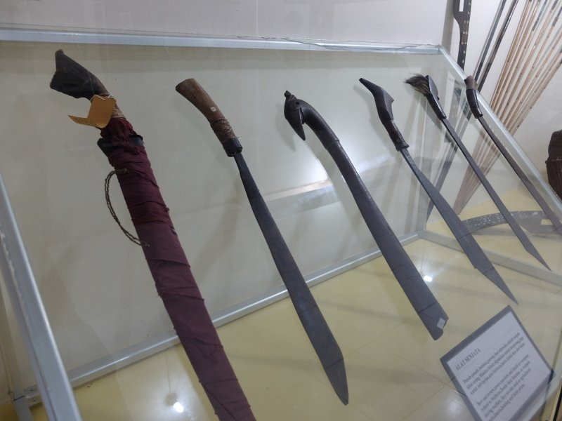 Simbol Kejantanan Pria Maluku de.tk/6OOh3T via @detiktravel