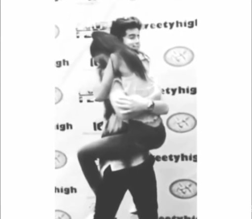 ImalostbubbleT's tweet photo. Promise me that when you know you can give me the best hug and kiss of the world...#MissYouNash. Lov u 💕 https://t.co/twLj0t0aP8
