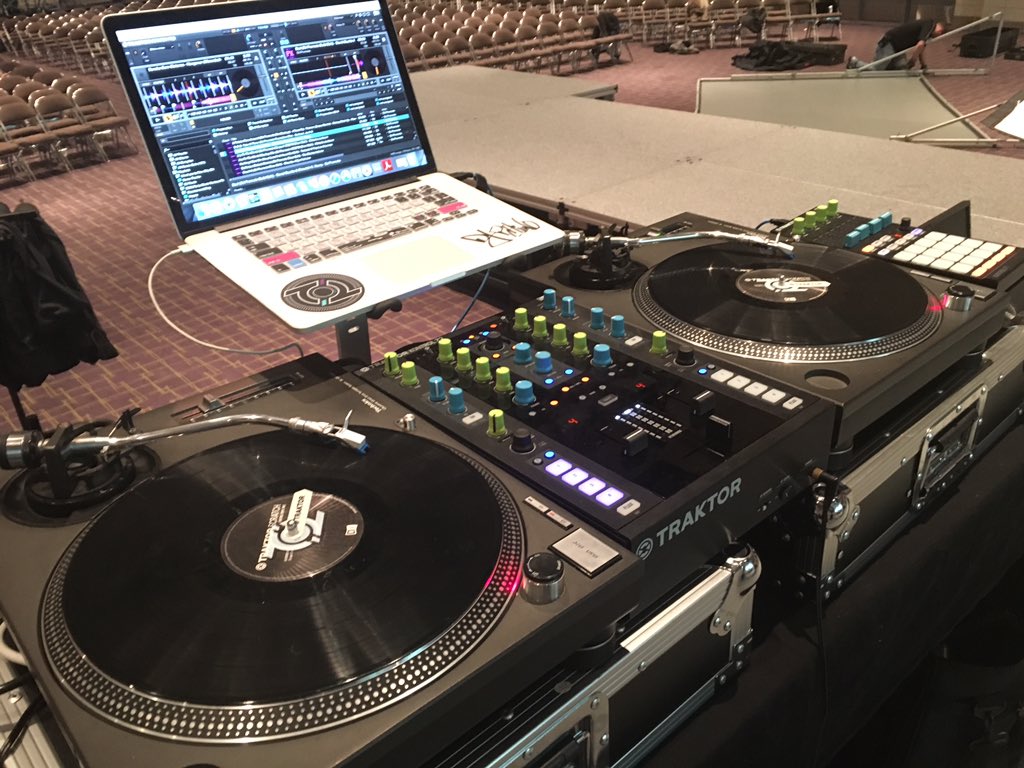 DJRhino1287's tweet photo. Set up time for @3dyc
#djlife #TTDJs #Traktor #Z2
#Technics https://t.co/z8zp9RrH3B