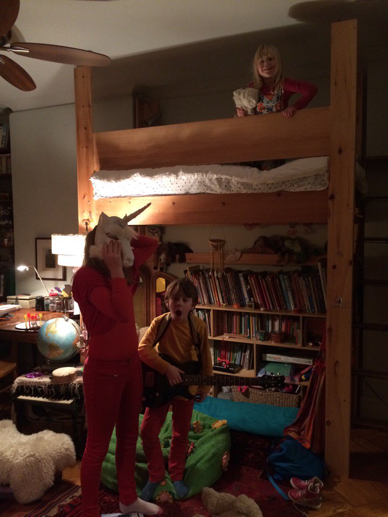 Wat een heerlijk huis, middenin Brooklyn! Vol muziekinstrumenten, knutseltafel, hangmatten.