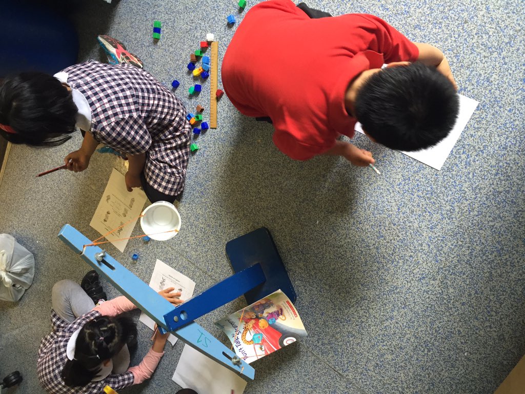 Hiibbzz's tweet photo. This makes me happy 😊 #teacher #children #learning #missthisclass https://t.co/rAxbyqAJl4
