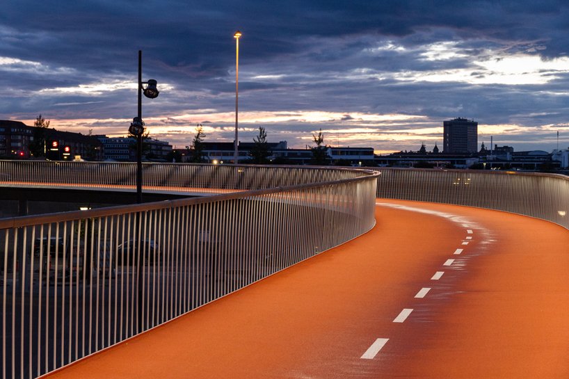 MobiliTDurable's tweet photo. Pourquoi #Copenhague est-elle devenue le paradis du #vélo ? https://t.co/XeugreVj4g https://t.co/MCxj0AXjpV