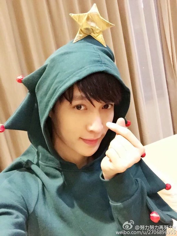 LayOfficial1's tweet photo. 圣诞节快乐 😀😄🎅🎄
好久没在这里希望你们都很好 ☺👌👍👍👪
我爱你 🙆👫💑💖💞 https://t.co/pXPRES5kJr