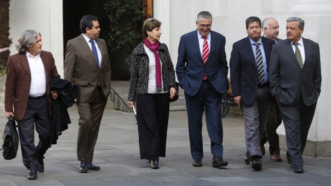 Cooperativa's tweet photo. Municipales 2016: Nueva Mayoría se reúne este lunes para definir listas https://t.co/TwTNuoQ522 https://t.co/hDlI0K7df8