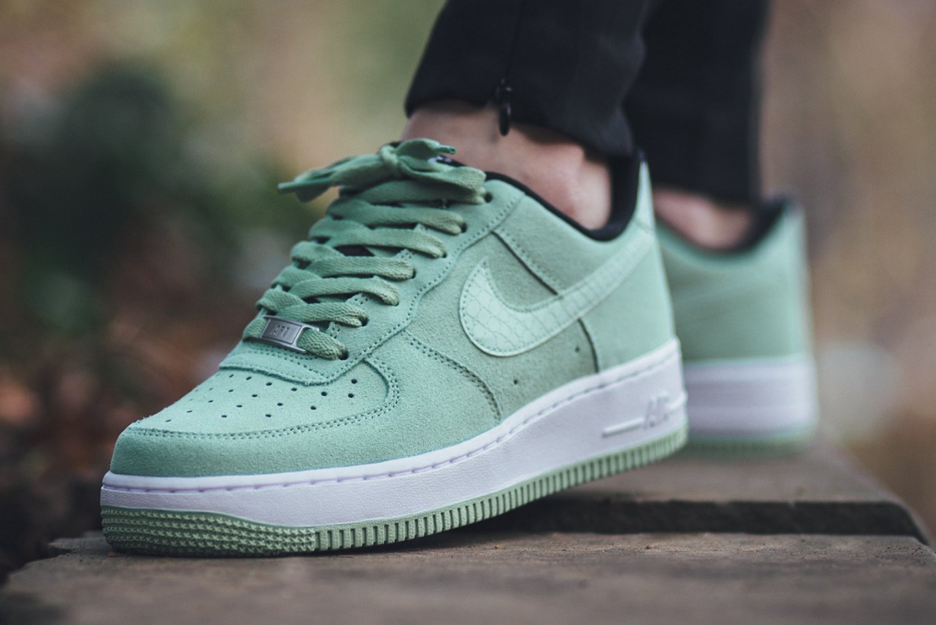 nike wmns air force 1 low 07 essential green paisley