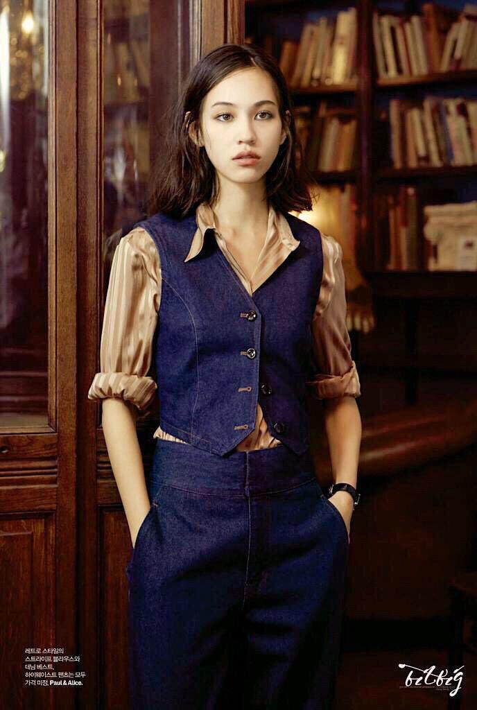 TeamMizuhara's tweet photo. A model must also be a chameleon. https://t.co/f1SVC6xBgW