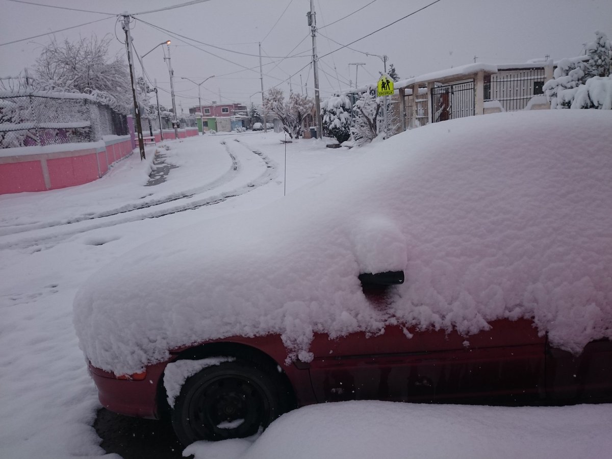 paty9540's tweet photo. @aidee_osorio mira mi carro https://t.co/NheJTh5Aeg
