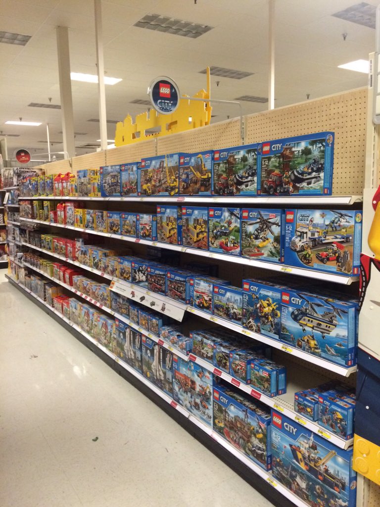 JoeWhiteEffect's tweet photo. When I was your age.... We called them #shelfies ;) #fun881 @sarahguffy @smhowa @salamlazkani https://t.co/G8LuUEookh