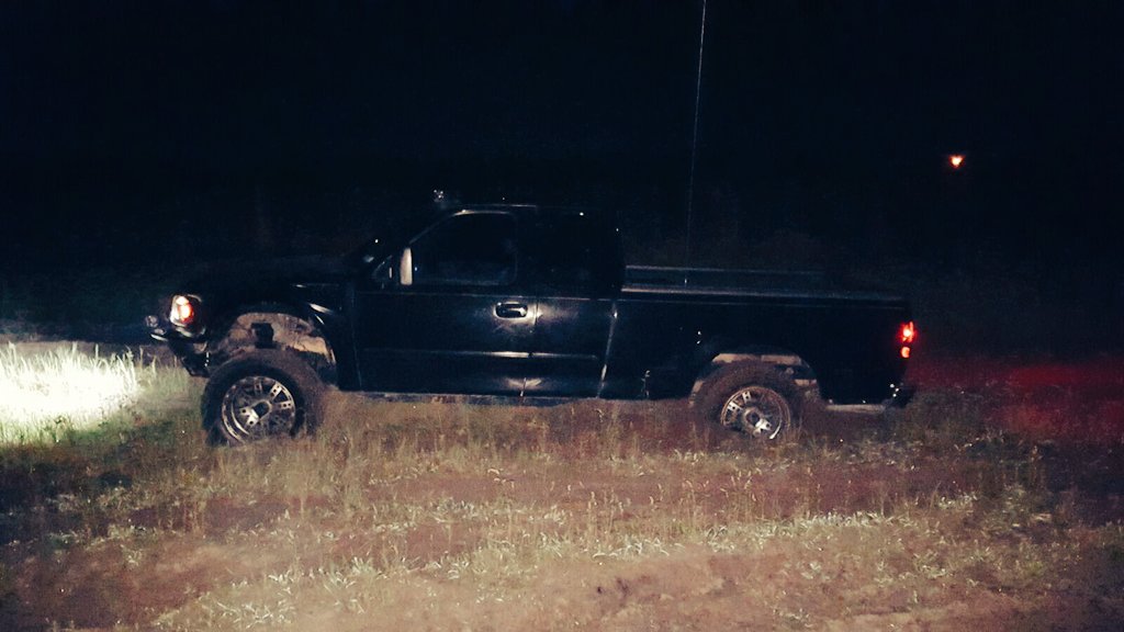 Codstersss's tweet photo. Fuckin Axeled out in dirt. 😭😂 son of a bitch. https://t.co/KpdSyZH1Kt