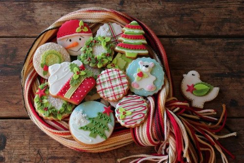 whitcink's tweet image. "Cristmas Cupcakes, Macaroons, and Cookies. Bon appetit!"

Retweet to buy.