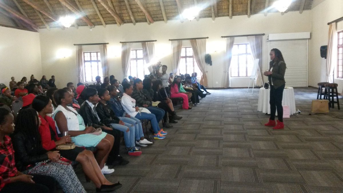 clairemawisa's tweet photo. all the teen girls, and their guardians, who came through to #codeteen! so much fun! #PeopleWhoMadeMy2015 https://t.co/y4ZaUo4fAC