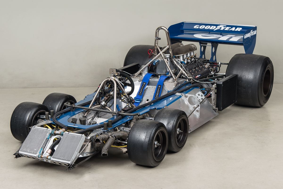 Том ф 1 6. Шестиколёсный Болид ф1. Болид Tyrrell p34. 6 Колёсный Болид ф1. Шестиколесный Тирелл формула 1.