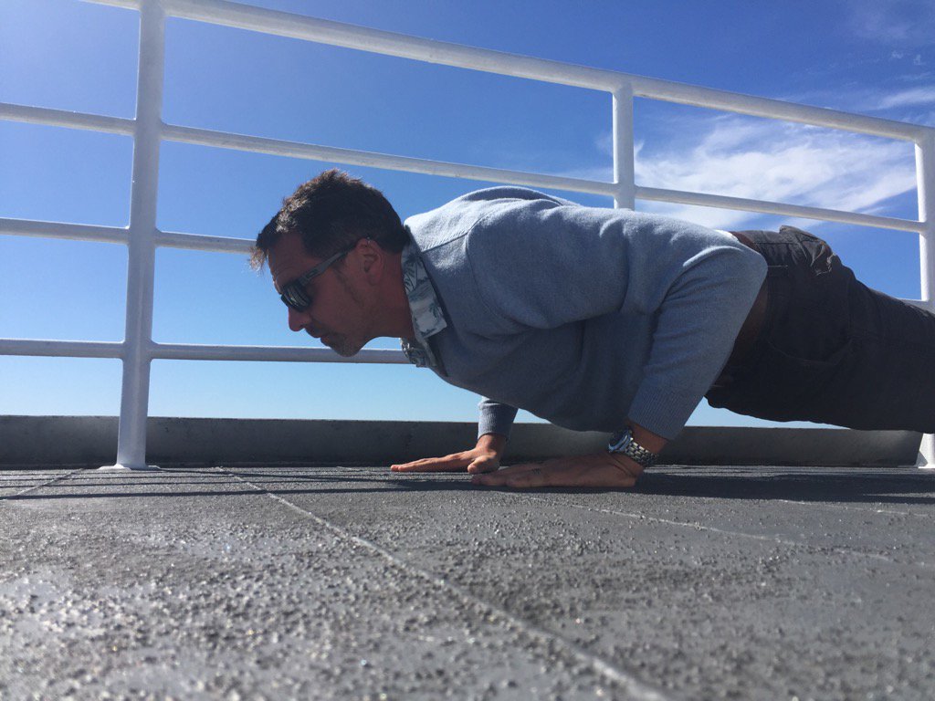 vonschlapper's tweet photo. Day #362 of @PeteReed 's #challenge2015 #3daystogo #pushupsotheferry #searoadselfie #queensclifftosorrento https://t.co/TYj0tCHjkr