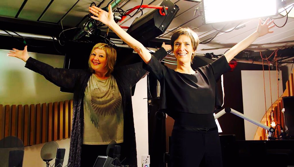 vrtradio2's tweet photo. Maandag... Maar @AnjaDaems &amp; @CathVandoorne hebben er veel zin in! Klaar voor een nieuwe dag #1000Klassiekers? https://t.co/USq926zv0E