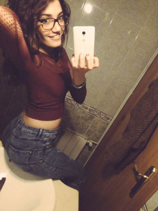 ~ Ey sonr&iacute;e, yo existo ?❤ https://t.co/oQG8T3x1mn