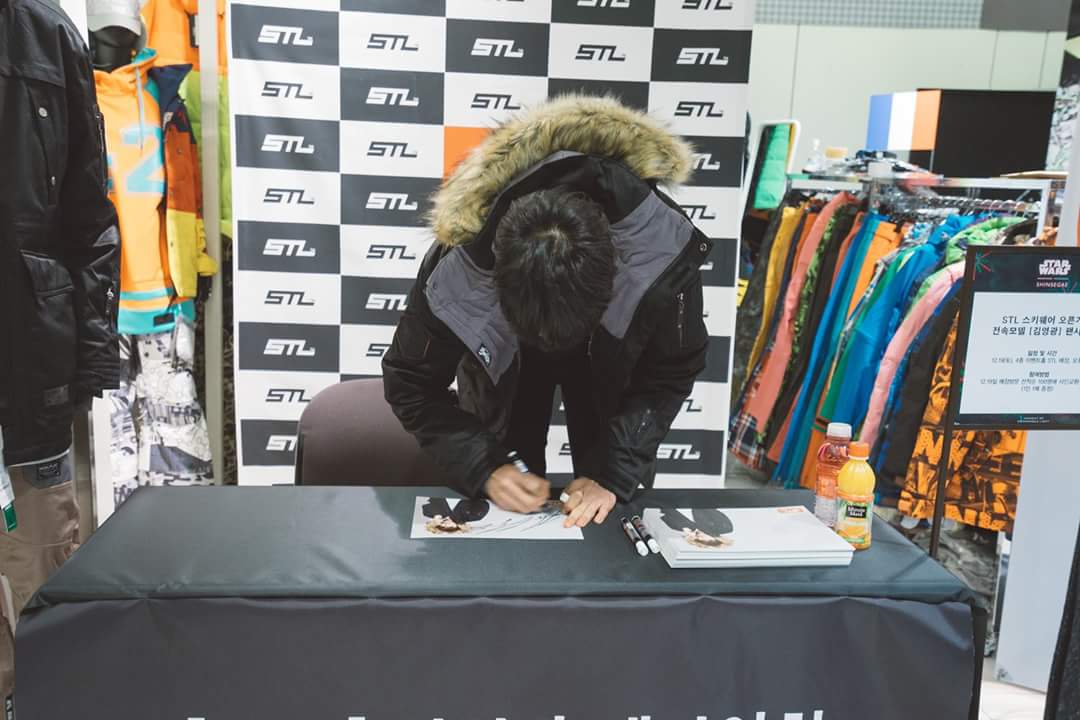 19870111dotcom's tweet photo. [YK/OFFICIAL] 151228 STL official FB update  #김영광 #kimyoungkwang #金英光  at 151119 STL fan sign. https://t.co/Gr7hkEI7qQ