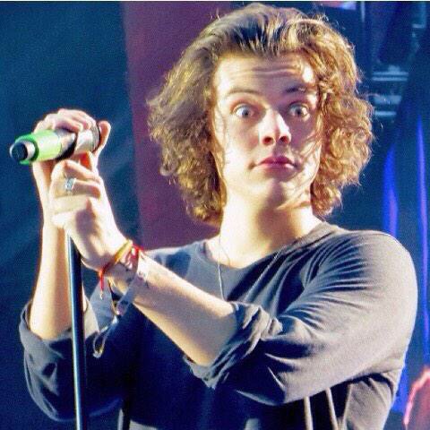 finelinekimey's tweet photo. me when i saw #OhNoHarrysHair trending... https://t.co/SX9OpchNSF