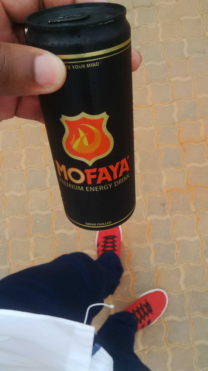 TyResE_100's tweet photo. "@MbowaneEvans: Right on my hand every morning @djsbu putting some MOFAYA https://t.co/KuWaz1H22w"