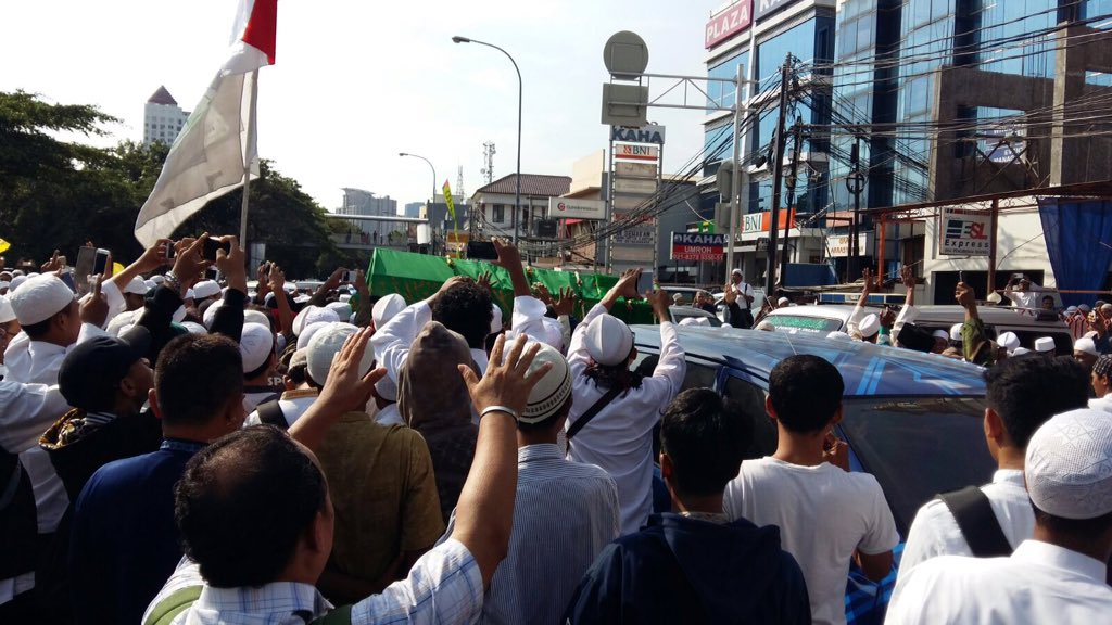 MakVeraZanobia's tweet photo. selamat jalan habib selon yg slalu menjaga mak dan Almarhum🙏🙏😇smoga ditempatkan yg paling indah🙏😇 @OlgaLovers_ID https://t.co/KW0BpvkYXV