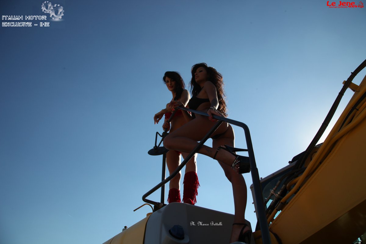 IME_officialtw's tweet photo. #ItalianMotorExclusive #IMEgirls #IME #newshooting #Settembre2015 @IME_officialtw https://t.co/02saKU8nsz