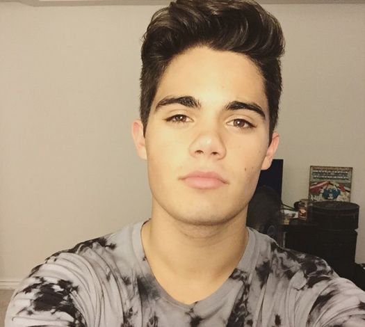 Hellooo HAPPY BIRTHDAY FROM FRANCE 