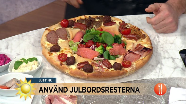 Nyhetsmorgon's tweet photo. Så fixar du den berömda julbordspizzan - bagaren från Karlstad visar hur du gör: https://t.co/hFhYBOpTDL #nymo https://t.co/ls2cEUnnZP
