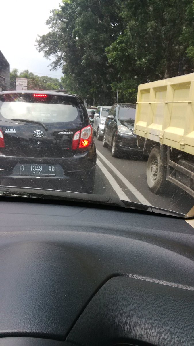 #lalinBDG 16.12 : setiabudhi arah lembang padat merayap dan dr lembang arah setiabudhi juga sama | @oepeths1474