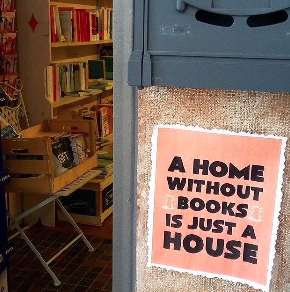 Anche la tua casa è stracolma di #libri? Seguici anche su Instragram! #lettoristraordinari instagram.com/p/8x50QuEGQn/?…