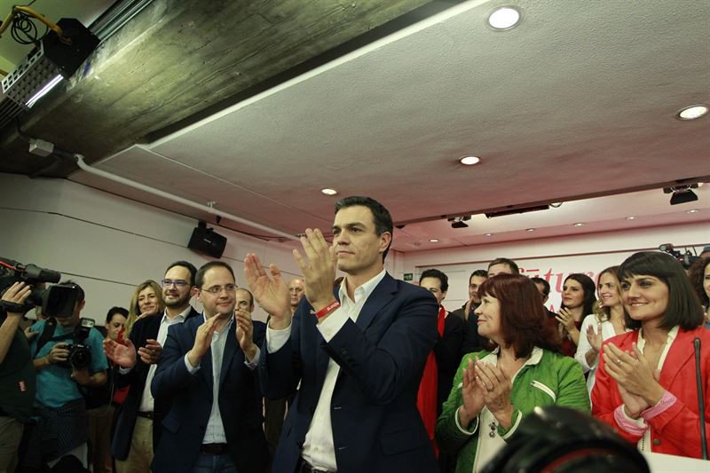 ValenciaNews_es's tweet photo. El PSOE no pactará con Podemos si no abandonan su apoyo a la consulta catalana - via https://t.co/tTB8zf39bc https://t.co/BJAcahopDx