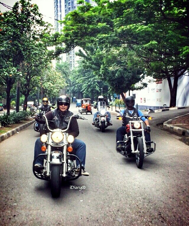 Ketika #PPMC #SundayRide Minggu pagi kemarin &amp; Bajaj 'ngikut' jadi "Sweeper"...Ini Jakarta, Bung! Pic:<a href="/oki187/">Satrio Priatmoko</a>