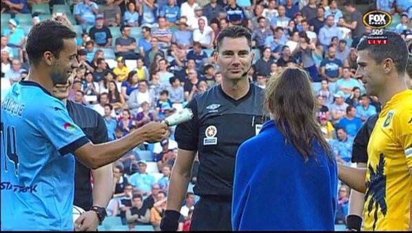 ODDSbible's tweet photo. A game in the A-League decided to use Christmas crackers instead of a coin toss. Great idea! https://t.co/waaDG9Sy9w