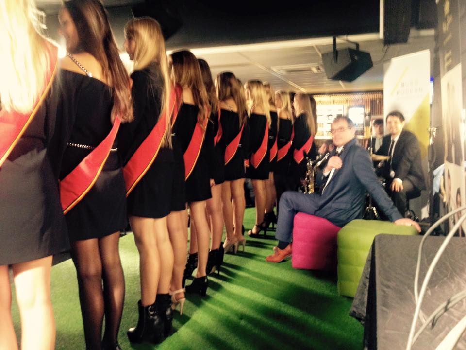 KingJazzBand's tweet photo. De finalistes van @MissBelgium_ 2016 kwamen zichzelf voorstellen in #StudioEssevee! @ESSEVEELIVE #zwakvo https://t.co/SXtbQObXWx