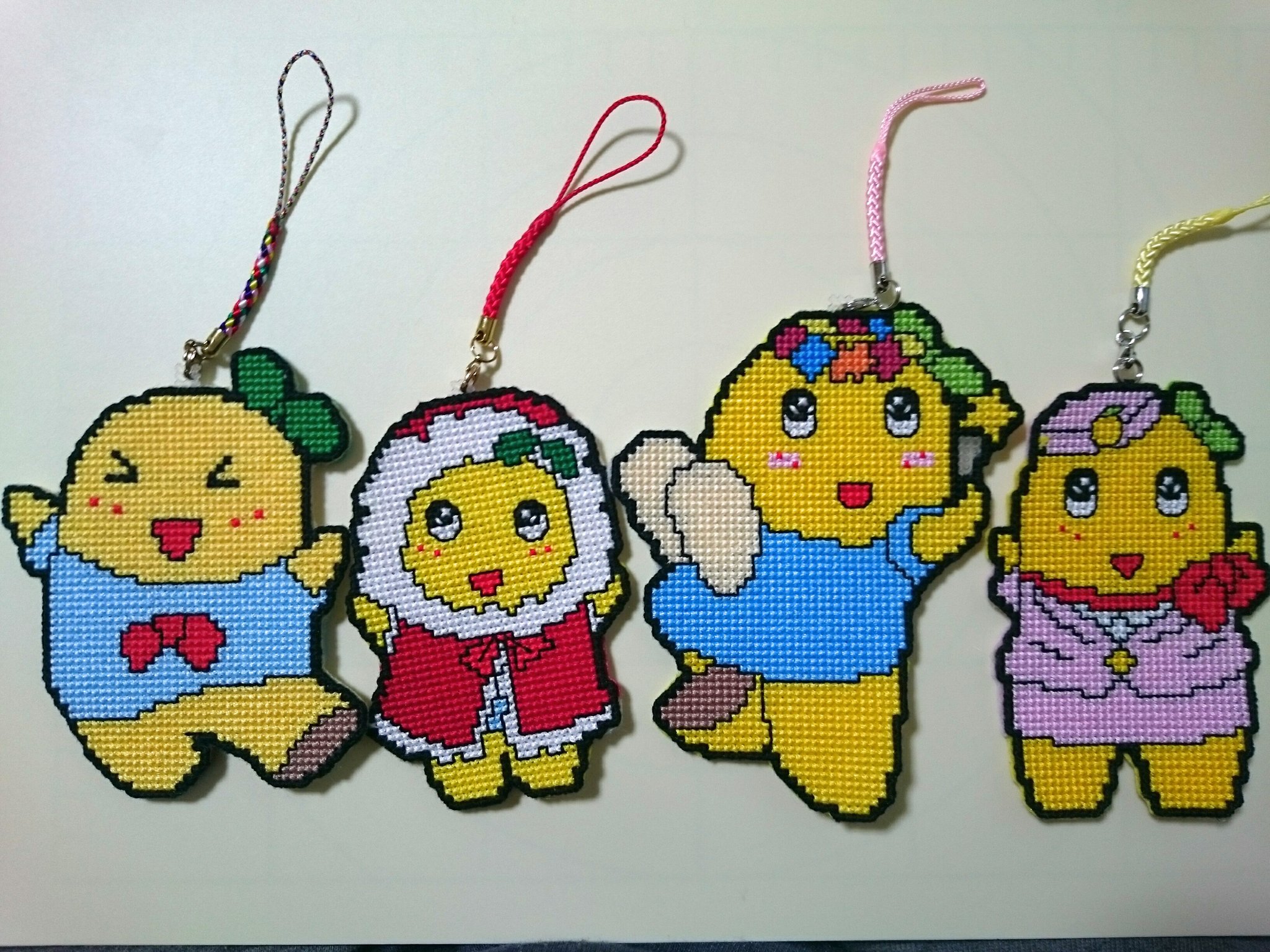 はなこ En Twitter 315円で購入したプラスチックキャンバス 刺繍糸 百均のシールフェルトとストラップで４つのふな飾りが出来て満足満足 ノ T Co Bljaylre5y Twitter