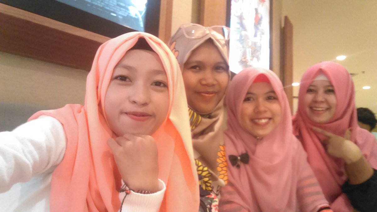 muli_ana3's tweet photo. Meet up with sahaba'.. 😘 😘 https://t.co/KTytDDyQYW