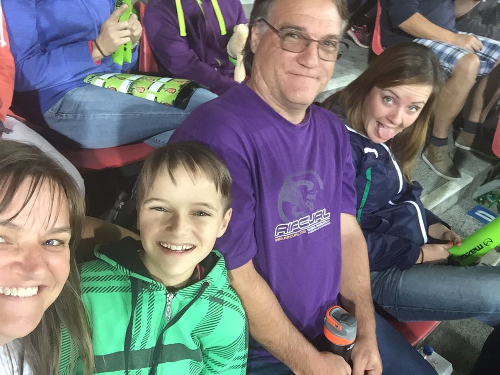 Family selfie 😊 #homeworld #ThunderNation #BBL05
