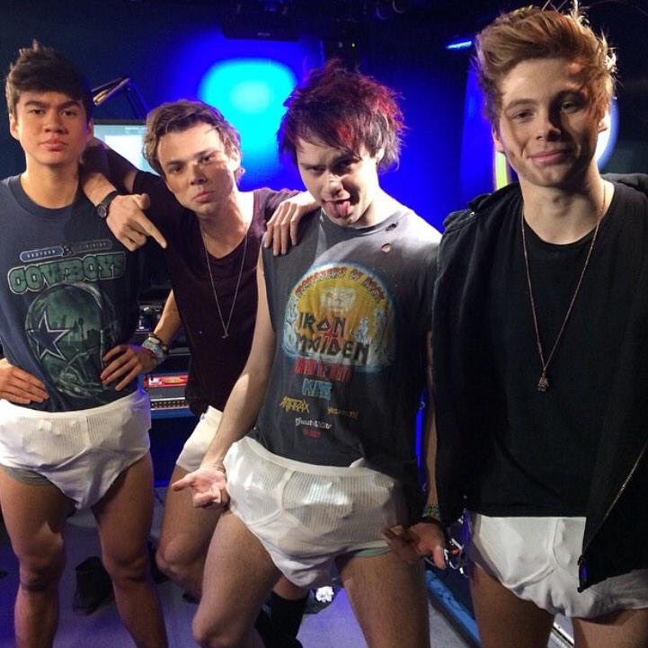 whenx5sos's tweet photo. 5sos answering questions like this https://t.co/aQZYZJWWNv