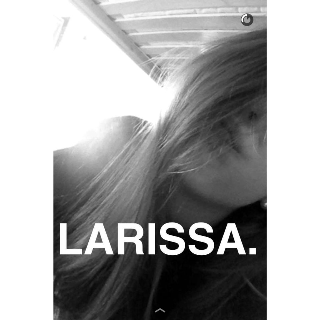 suxnny's tweet photo. Larissa👭💍💋 https://t.co/YTVXduLhuT