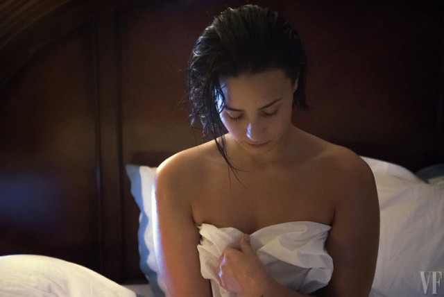 RememberMyNcme's tweet photo. *She pulled @NoHumanEmotion in bed with her snuggling him slowly falling asleep*

#offline https://t.co/gcLmdTRBiw
