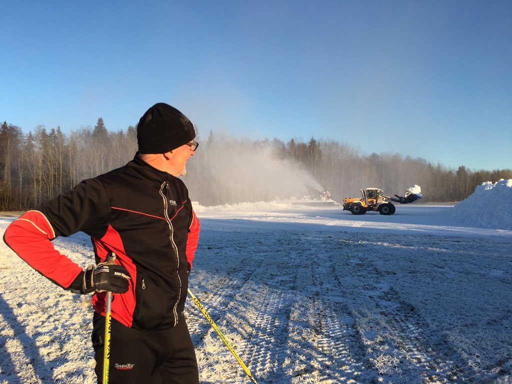 RaijaKantomaa's tweet photo. Missä hiihdetään? #MTVUutiset kertoo illalla. Pakkaspäivän juttukeikalla. Tältä näyttää #paloheinä https://t.co/JtCZ0FhIjc