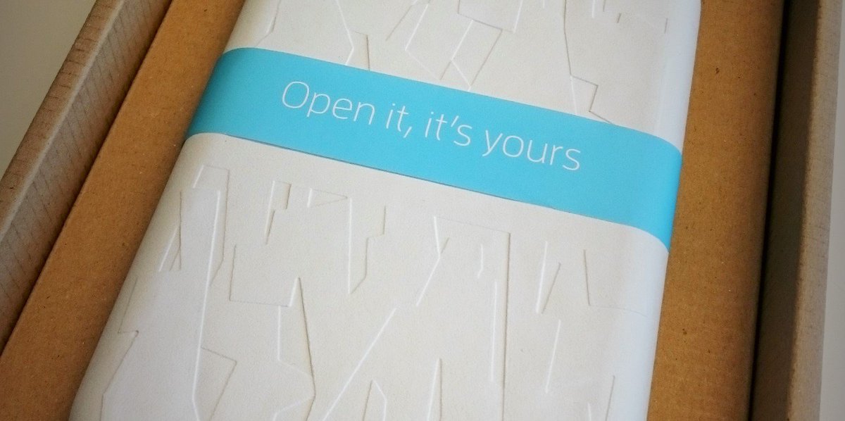 Een Fairphone 2 onder de Ello Mobile kerstboom gevonden. Oh yeah!  #wearefairphone <a href="/Fairphone/">Fairphone</a>