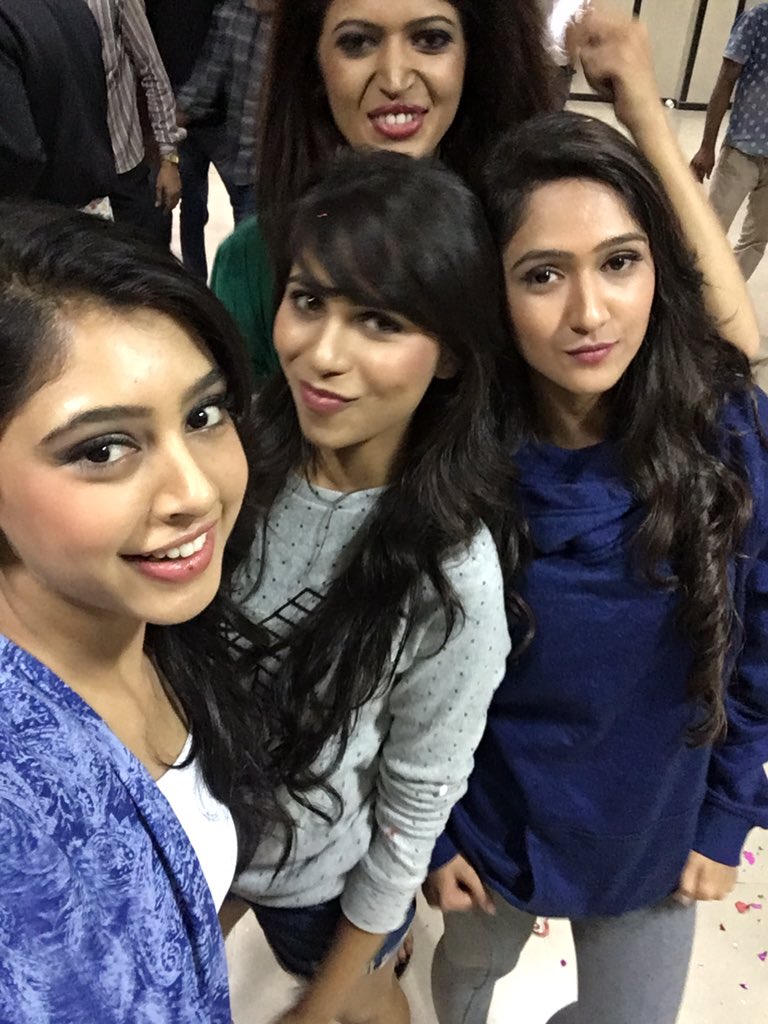 niti_taylor's tweet image. Just 3 more episodes of #kaiseyehyaarian!! Thank you for all the support ! #LastDay