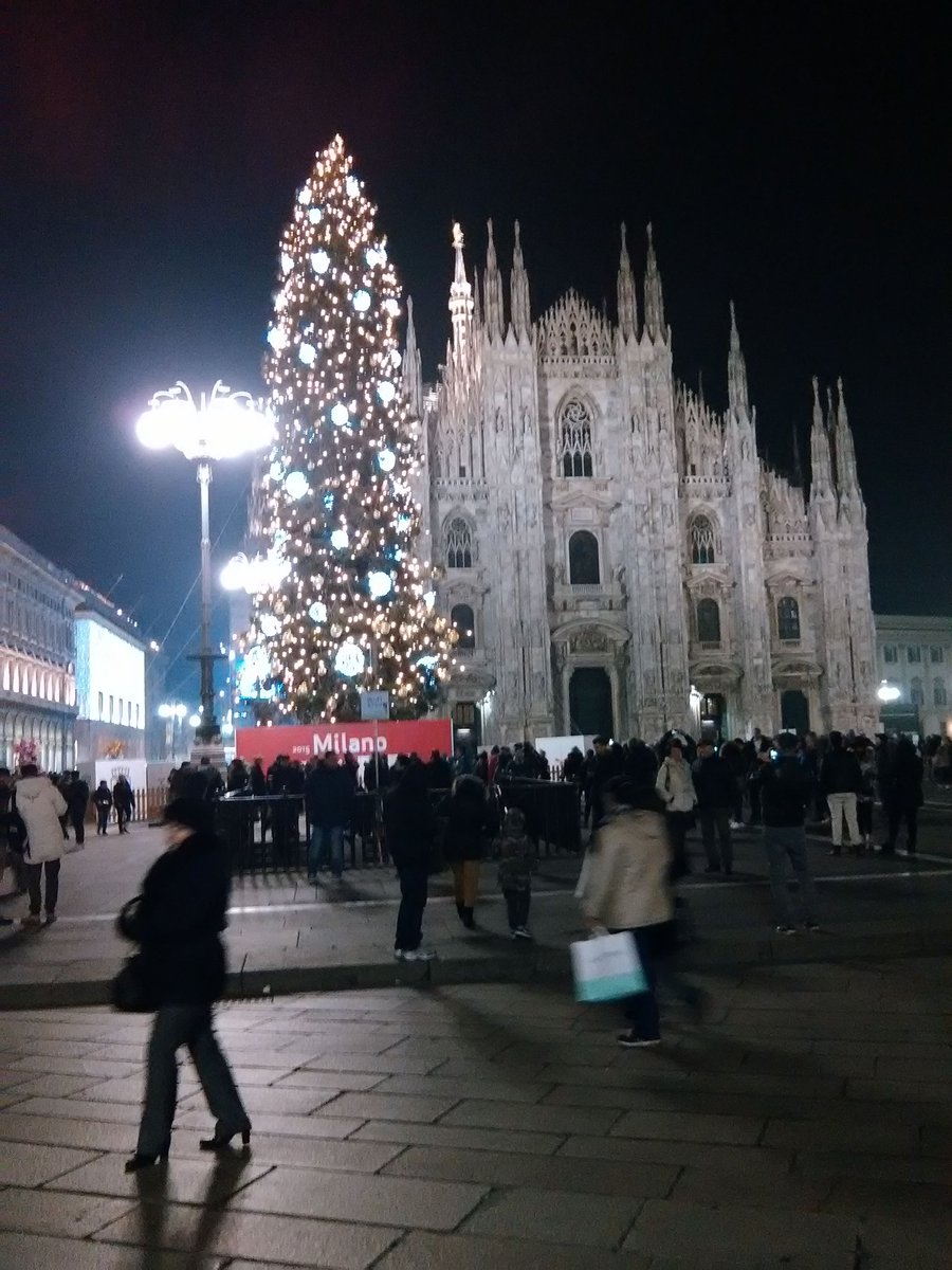loredanainzeri1's tweet photo. #milano  #natale2015 https://t.co/q0dpuzI3mS
