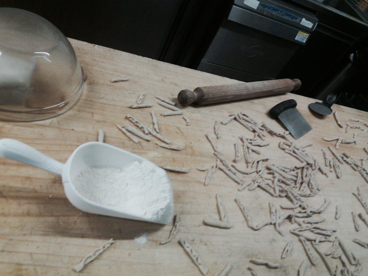 poderescroce's tweet photo. Strigoli: work in progress
#poderesantacroce #strigoli #cenone #ultimodellanno #festa #party #sempreincucina https://t.co/Z5PZxwQTmj