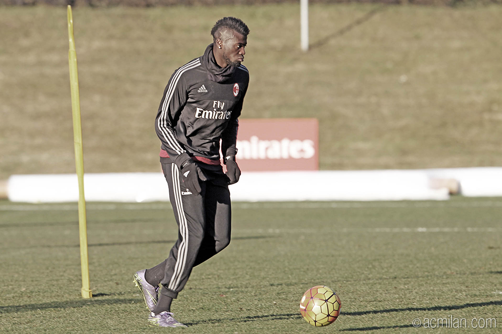 acmilan's tweet photo. Milanello we are back! Let's work hard ahead of 2016. https://t.co/qS9Bwd6Qjk
#weareacmilan https://t.co/fQQ6MGG8Yk